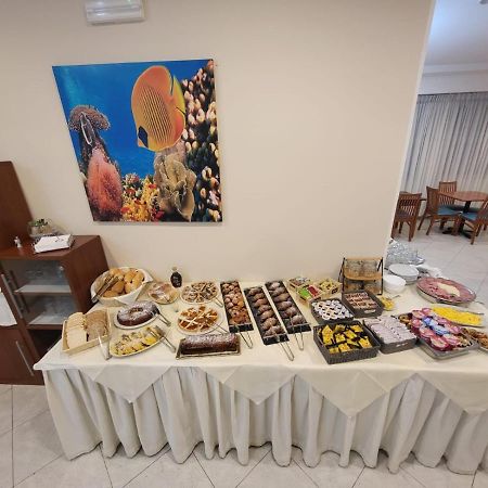 Hotel Savana Римини Экстерьер фото