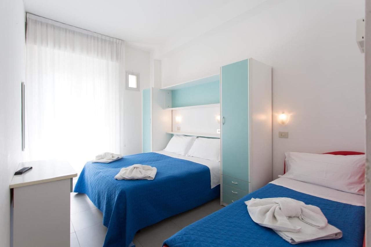 Hotel Savana Римини Экстерьер фото
