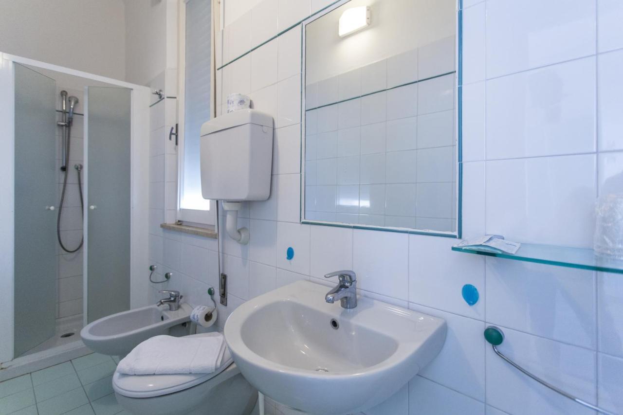 Hotel Savana Римини Экстерьер фото