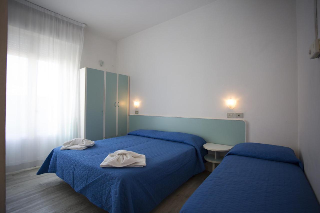 Hotel Savana Римини Экстерьер фото