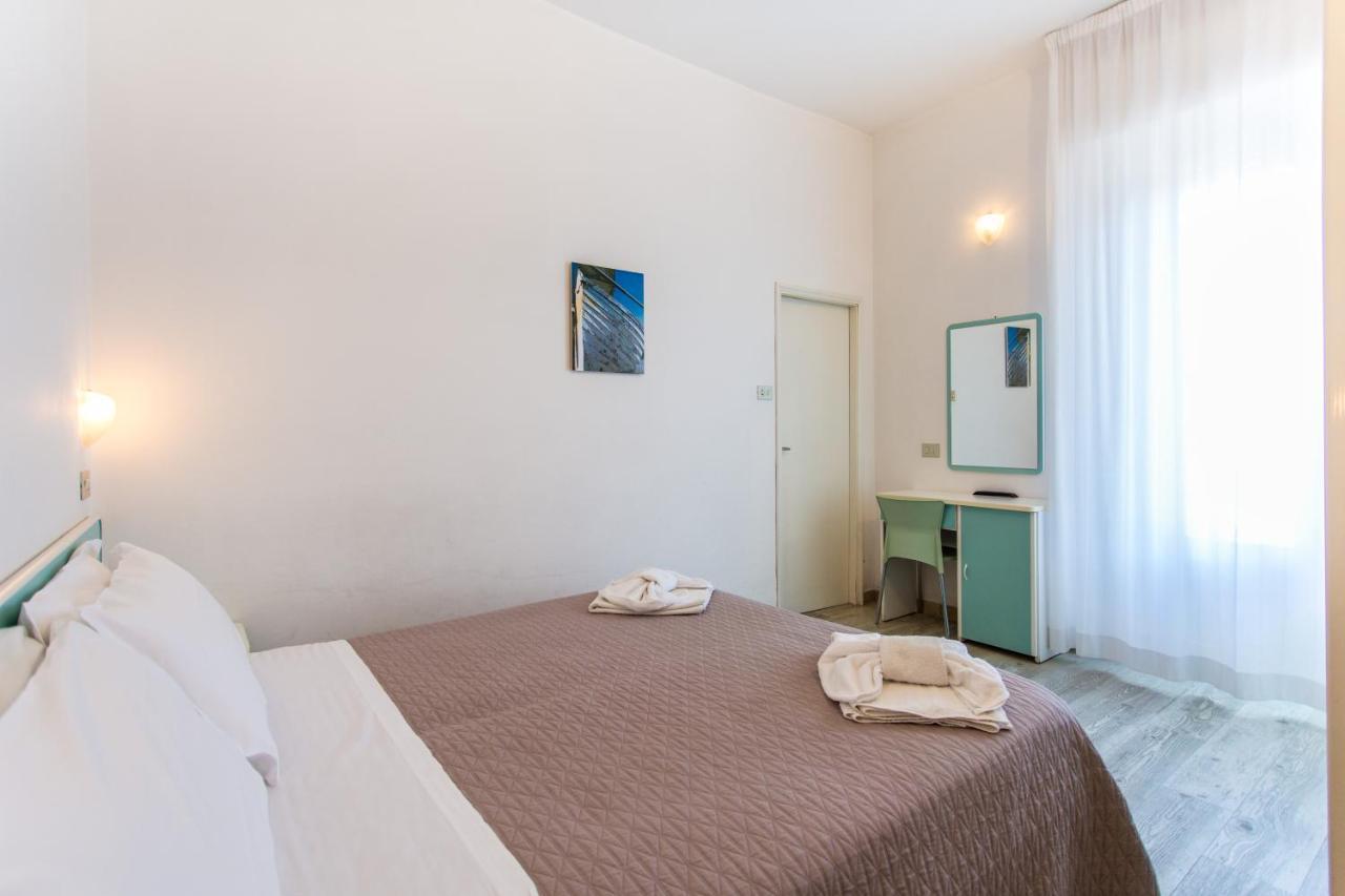 Hotel Savana Римини Экстерьер фото