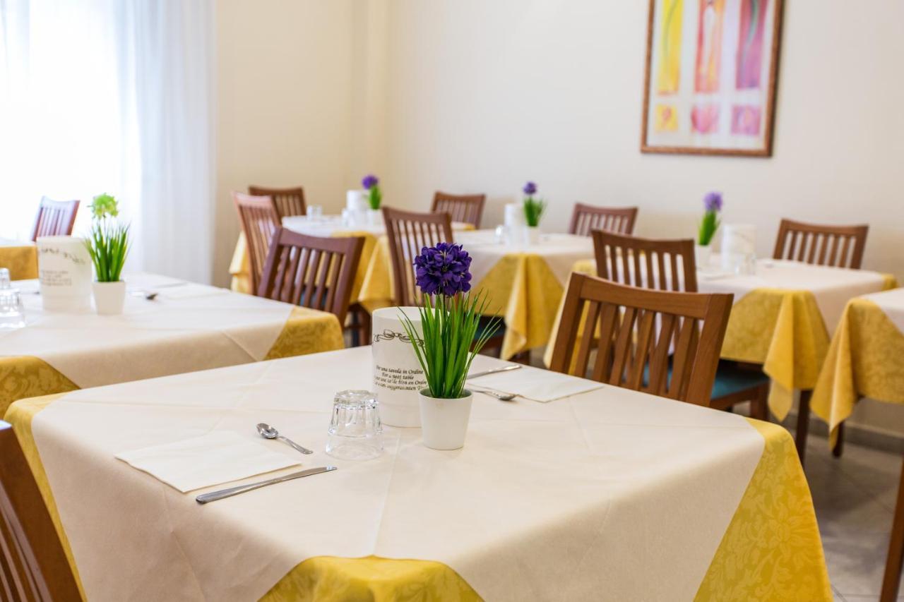 Hotel Savana Римини Экстерьер фото