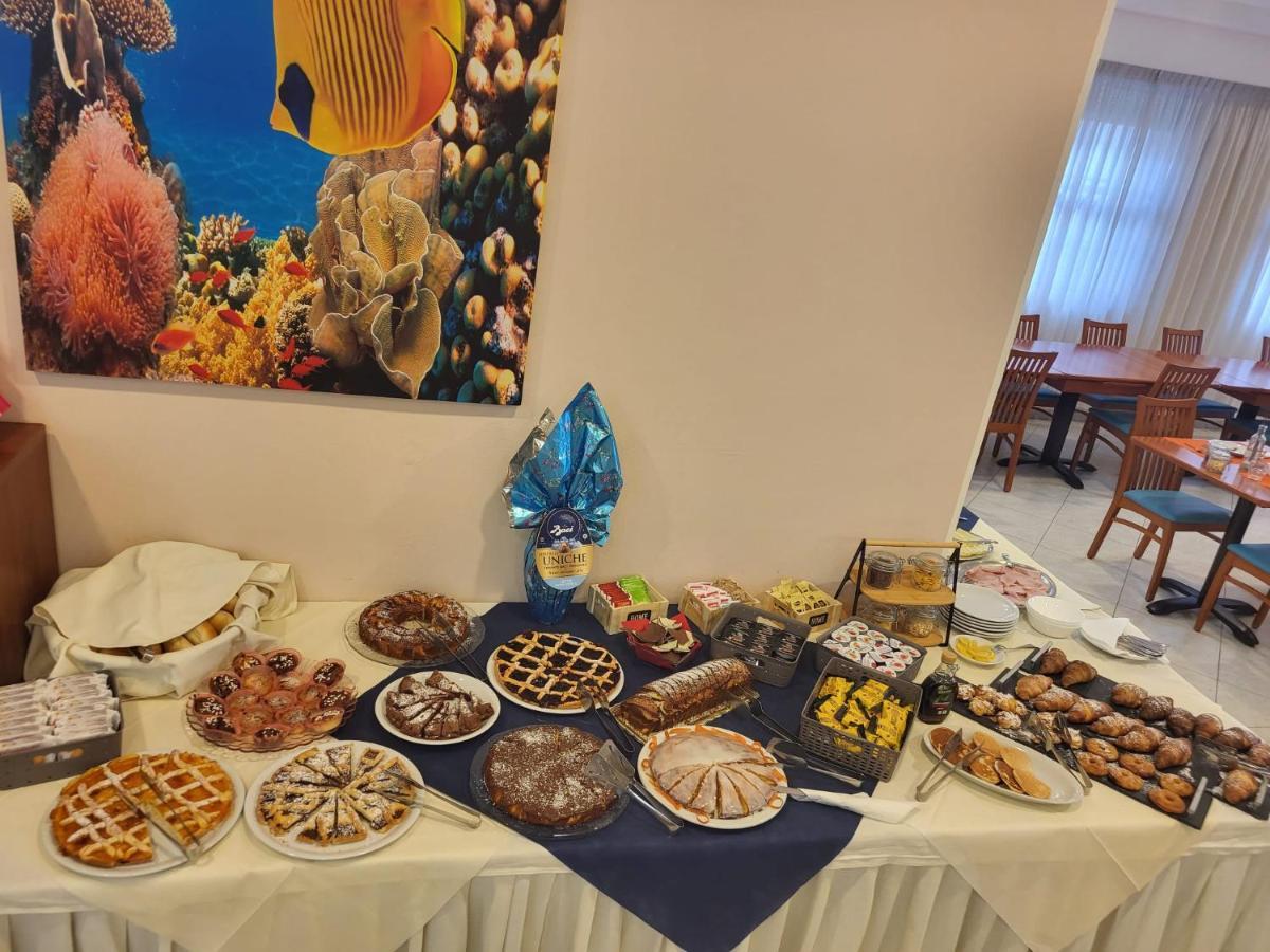 Hotel Savana Римини Экстерьер фото